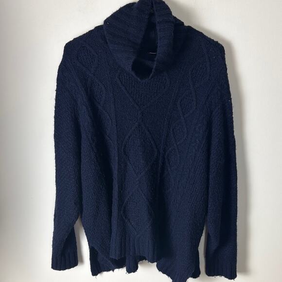 Aerie Sweater - Women’s Medium - Picture 1 of 4
